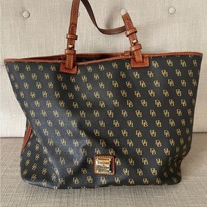 Dooney and Bourke Gretta Large Tote Bag